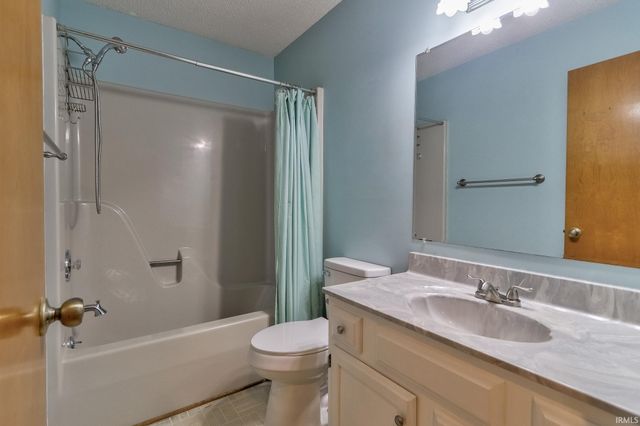 7020 Dove Court, Evansville, IN 47715