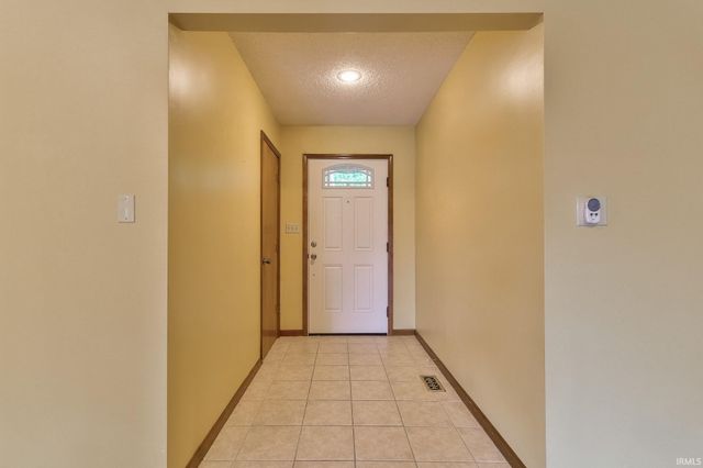 7020 Dove Court, Evansville, IN 47715