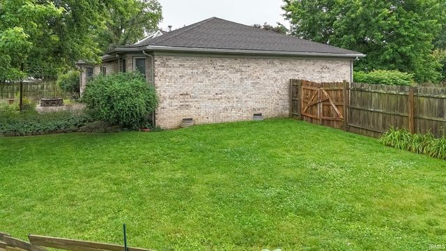 7020 Dove Court, Evansville, IN 47715