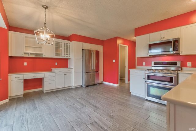 7020 Dove Court, Evansville, IN 47715