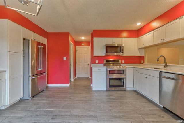 7020 Dove Court, Evansville, IN 47715