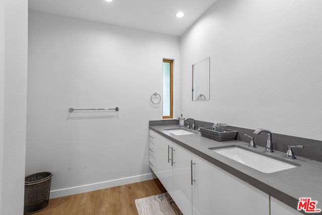 105 Conifer Circle, Oak Park, CA 91377