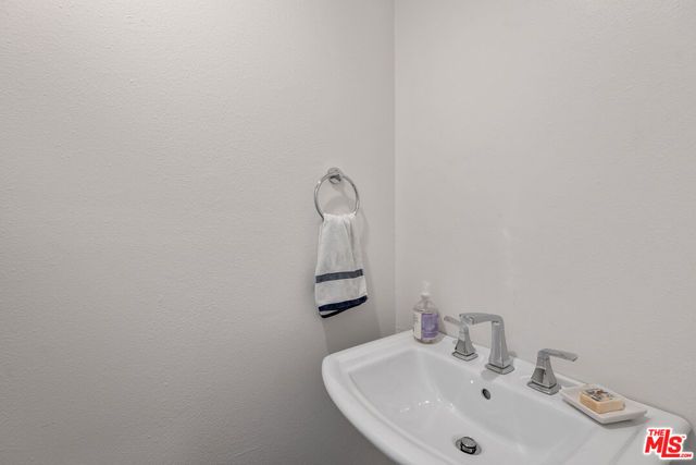 105 Conifer Circle, Oak Park, CA 91377