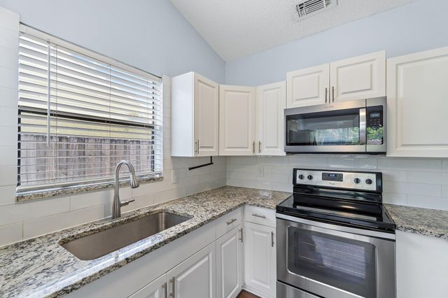 141 Rosewood Circle, Jupiter, FL 33458