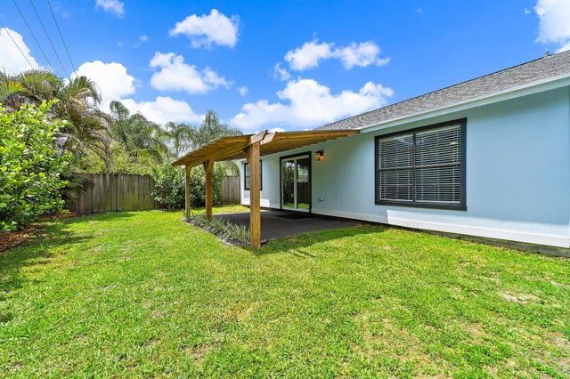 141 Rosewood Circle, Jupiter, FL 33458