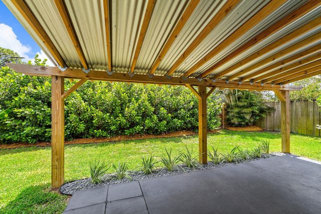 141 Rosewood Circle, Jupiter, FL 33458