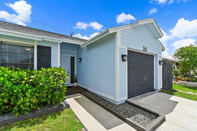 141 Rosewood Circle, Jupiter, FL 33458