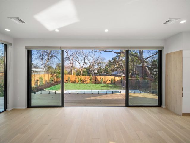 2107 Brackenridge ST B, Austin, TX 78704