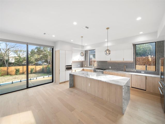 2107 Brackenridge ST B, Austin, TX 78704