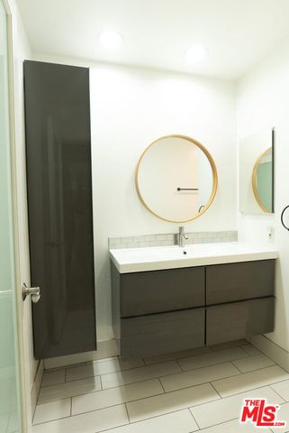 740 N Kings Road 122, West Hollywood, CA 90069