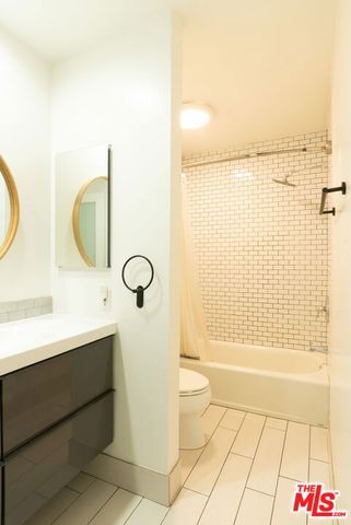 740 N Kings Road 122, West Hollywood, CA 90069