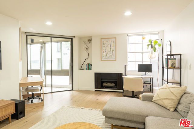 740 N Kings Road 122, West Hollywood, CA 90069