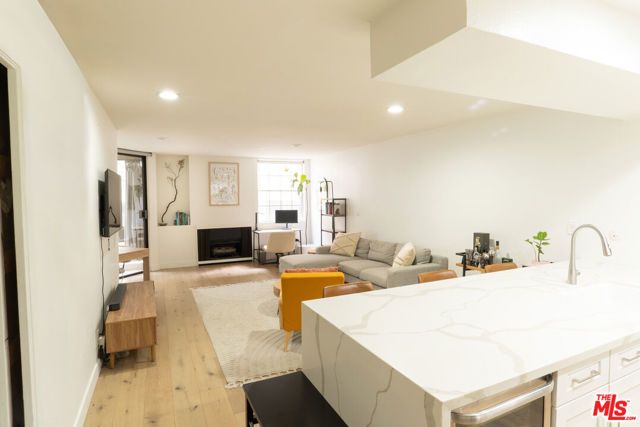 740 N Kings Road 122, West Hollywood, CA 90069