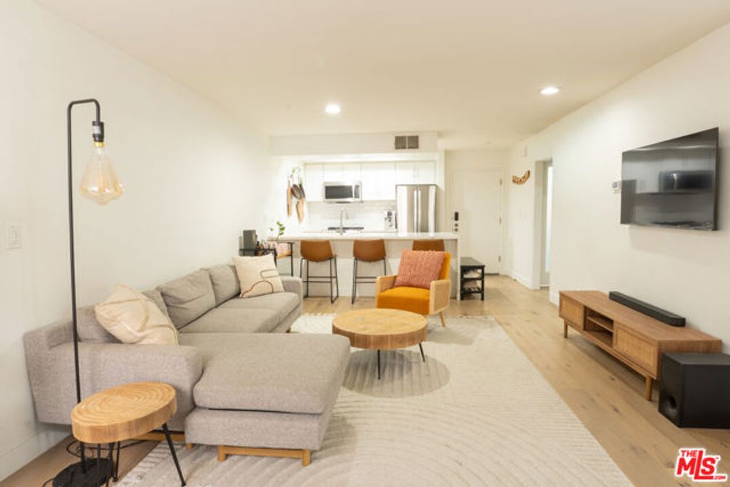 740 N Kings Road 122, West Hollywood, CA 90069