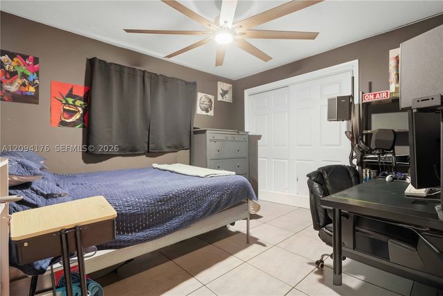 6924 NW 9th St, Margate, FL 33063