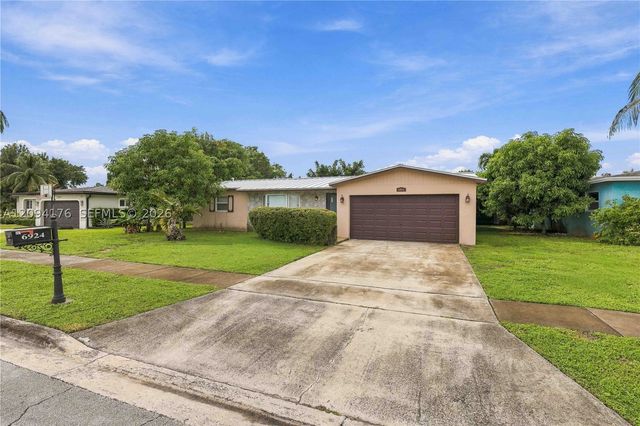 6924 NW 9th St, Margate, FL 33063