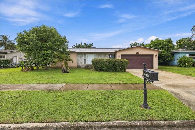 6924 NW 9th St, Margate, FL 33063