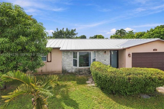 6924 NW 9th St, Margate, FL 33063