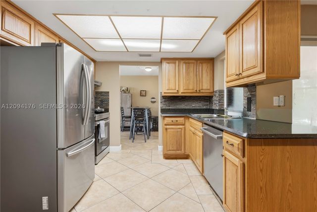 6924 NW 9th St, Margate, FL 33063