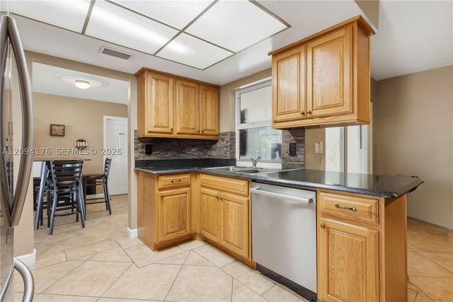 6924 NW 9th St, Margate, FL 33063