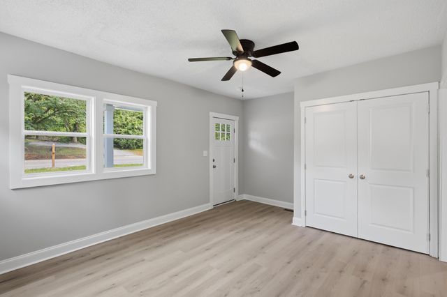 2217 N Chamberlain Avenue, Chattanooga, TN 37406