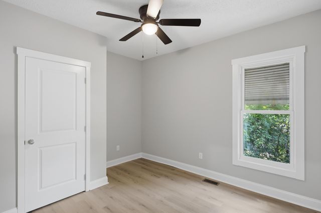 2217 N Chamberlain Avenue, Chattanooga, TN 37406