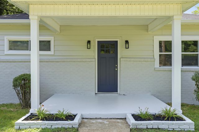 2217 N Chamberlain Avenue, Chattanooga, TN 37406