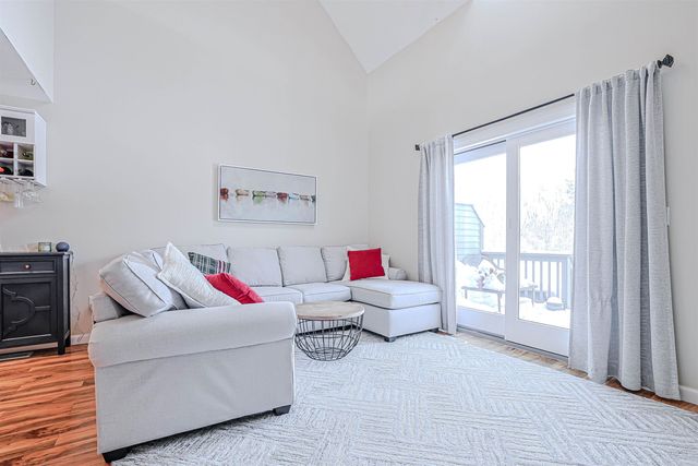 35 Montrose Drive, Stratham, NH 03885