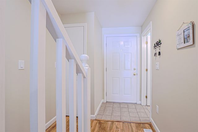 35 Montrose Drive, Stratham, NH 03885