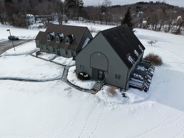 35 Montrose Drive, Stratham, NH 03885