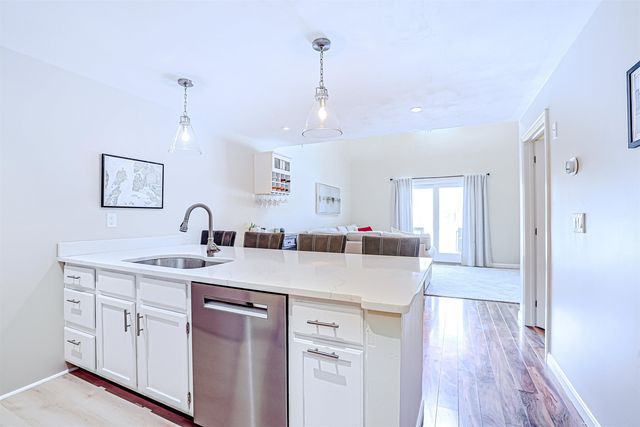 35 Montrose Drive, Stratham, NH 03885