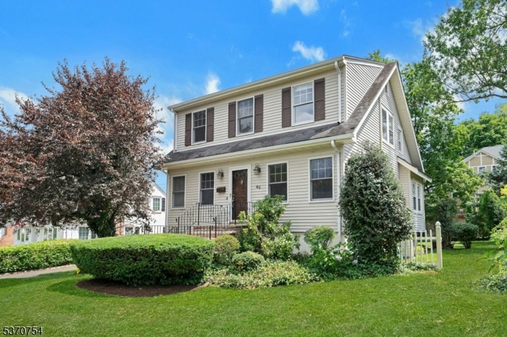 46 Locust Dr, Summit City, NJ 07901
