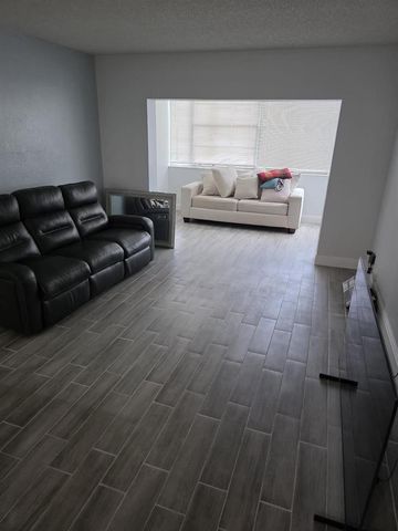 3130 Holiday Springs Boulevard 104, Margate, FL 33063