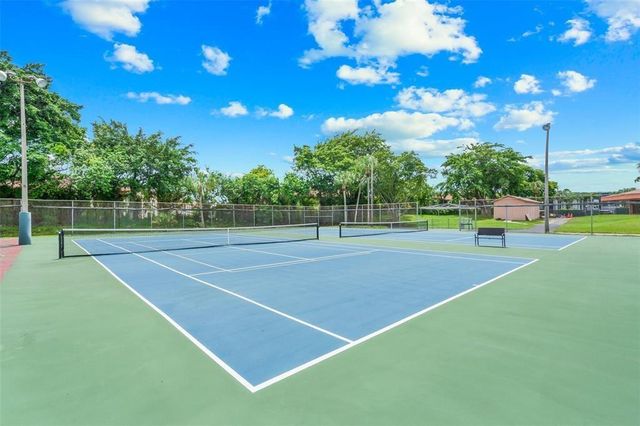 3130 Holiday Springs Boulevard 104, Margate, FL 33063