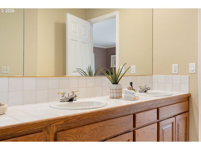 19855 Sw 49TH Ave, Tualatin, OR 97062