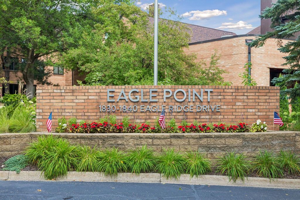 1830 Eagle Ridge Drive 2003, Mendota Heights, MN 55118 — photo 2