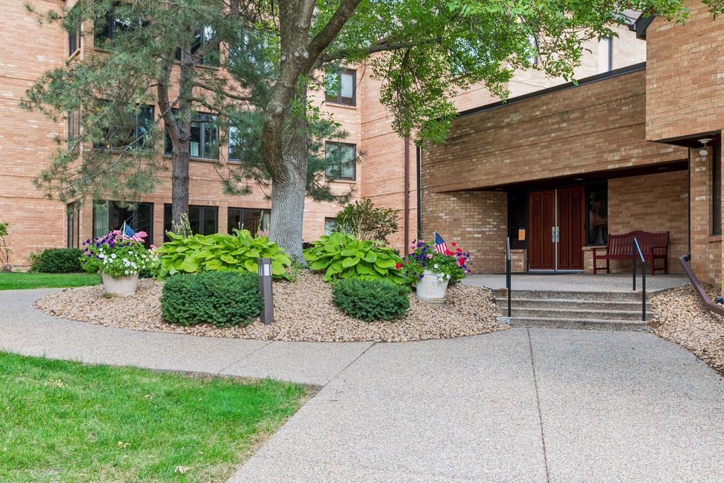 1830 Eagle Ridge Drive 2003, Mendota Heights, MN 55118 — photo 3