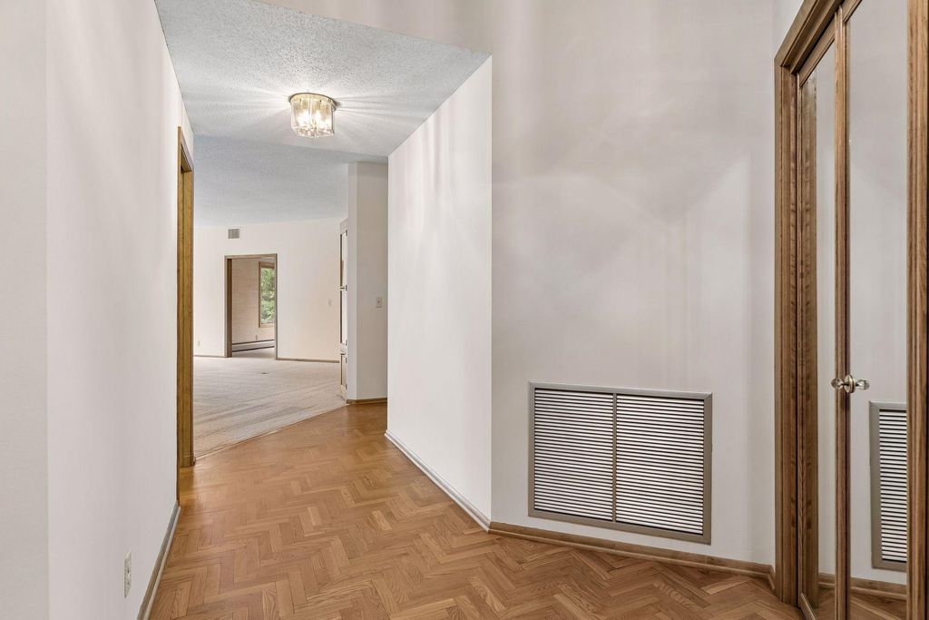 1830 Eagle Ridge Drive 2003, Mendota Heights, MN 55118 — photo 5