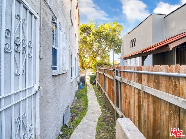 4222 Hooper Avenue, Los Angeles, CA 90011