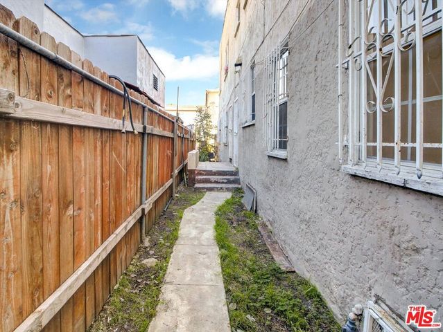 4222 Hooper Avenue, Los Angeles, CA 90011