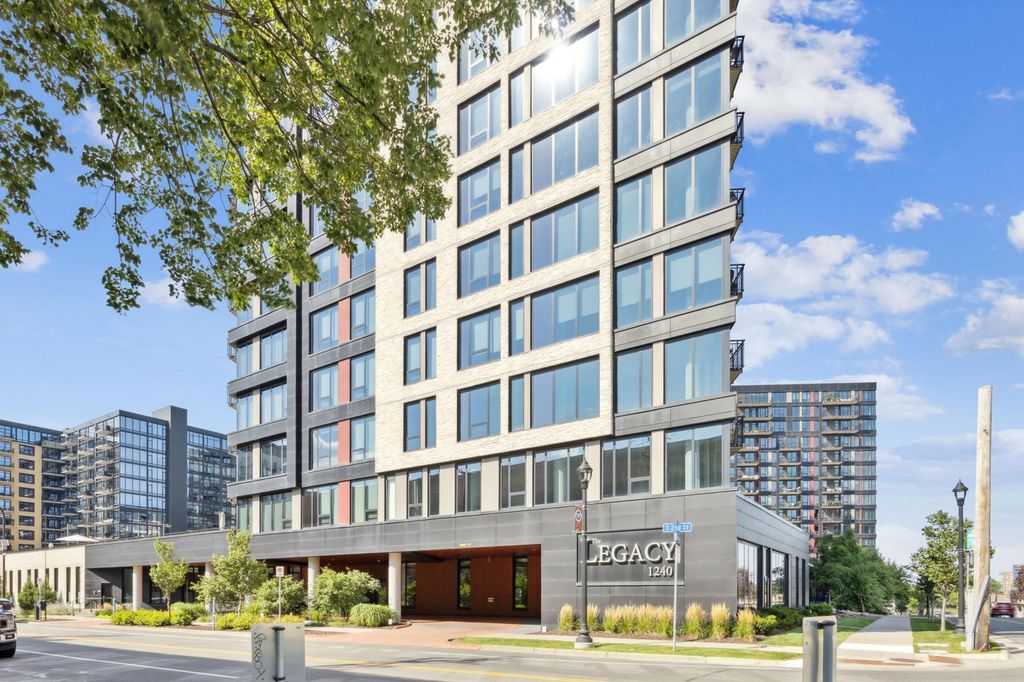 1240 S 2nd Street 1003, Minneapolis, MN 55415