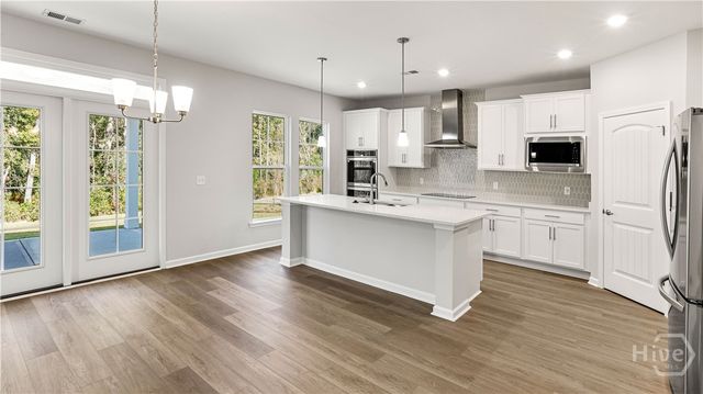 95 Glendale Circle, Richmond Hill, GA 31324