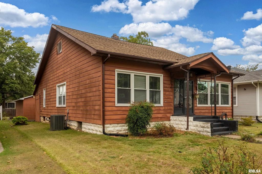 2120 LOGAN Street, Murphysboro, IL 62966