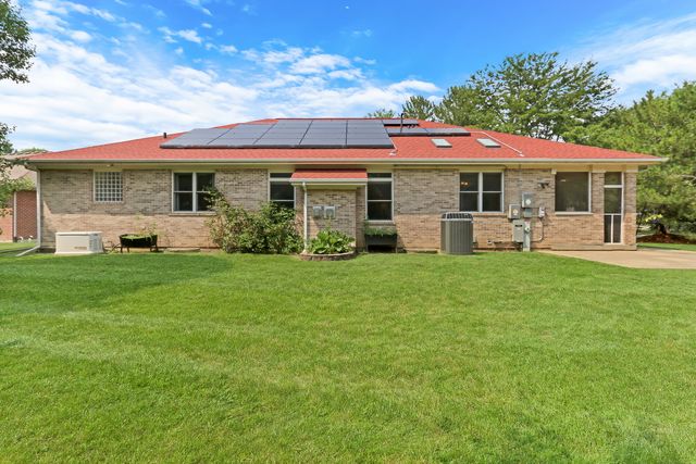 1093 Suffolk Court, Gurnee, IL 60031