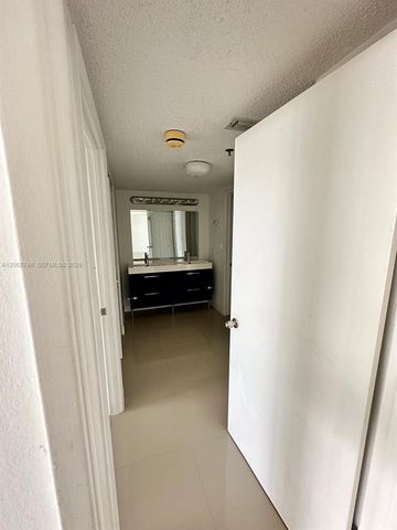 20515 E Country Club Drive 1949, Aventura, FL 33180