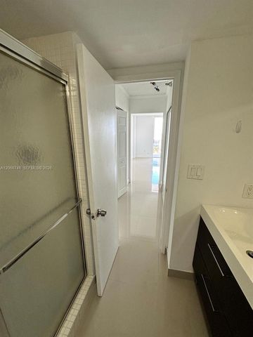 20515 E Country Club Drive 1949, Aventura, FL 33180