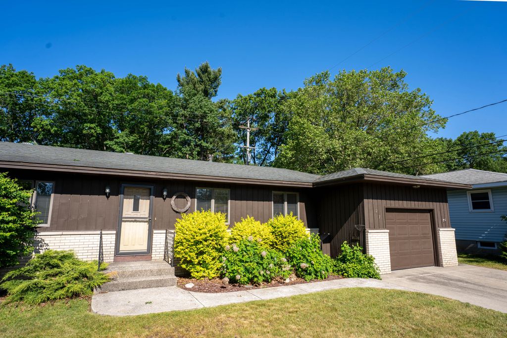 3127 Haverhill Court, Roosevelt Park City, MI 49441