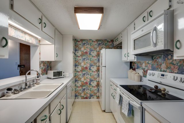 2100 SANTA FE STREET, Wichita Falls, TX 76309