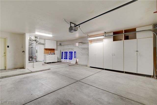 10113 Cresent Creek Drive, Las Vegas, NV 89134