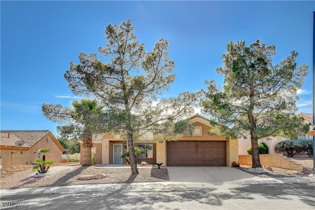 10113 Cresent Creek Drive, Las Vegas, NV 89134